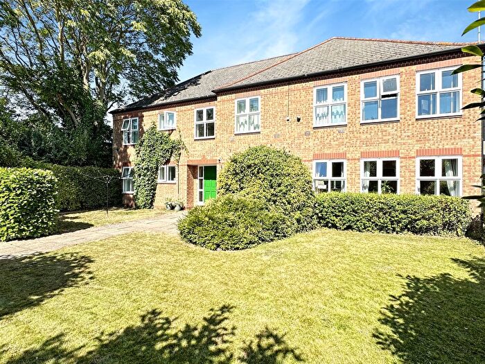 2 Bedroom Flat For Sale In St. Andrews Road, Cambridge, CB4