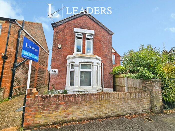 2 Bedroom Detached House For Sale In Whitworth Road, Gosport, Hampshire, PO12