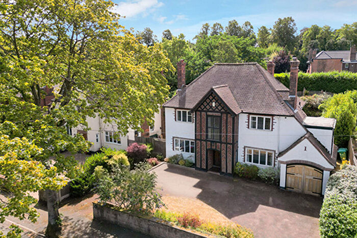 4 Bedroom Detached House For Sale In Oundle Drive, Wollaton Park, Nottingham, NG8