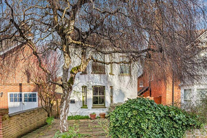 4 Bedroom Detached House For Sale In Vicarage Road, Henley-On-Thames, RG9