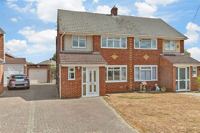 3 Bedroom Semi Detached House For Sale In The Beeches, Walderslade, Chatham, Kent, ME5
