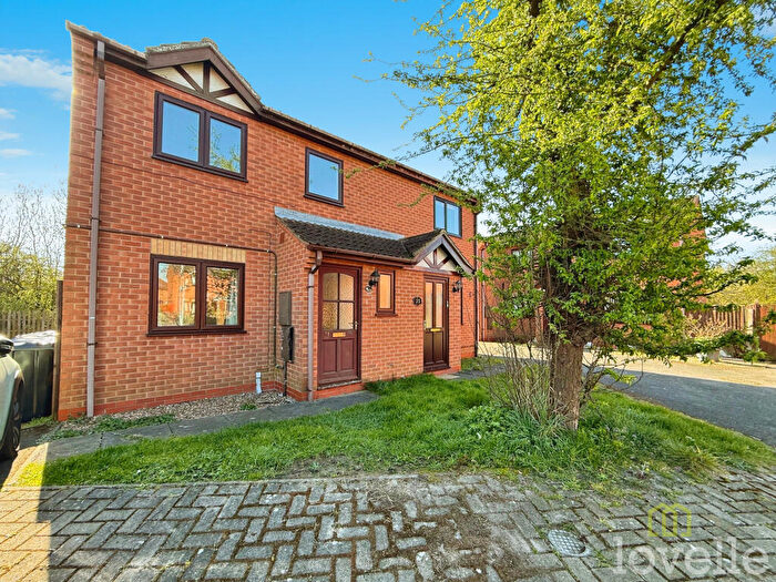 3 Bedroom Semi-Detached House To Rent In Swallow Close, Gainsborough, DN21