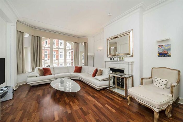 3 Bedroom Flat To Rent In Basil Street, London, SW3