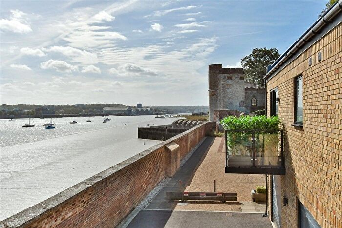 2 Bedroom Flat For Sale In Upnor Road, Lower Upnor, Rochester, Kent, ME2