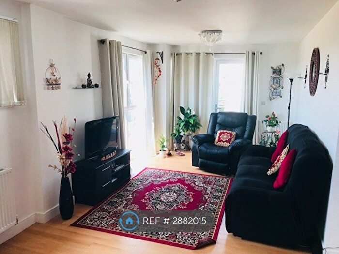 3 Bedroom Flat To Rent In Deganham, London, RM8