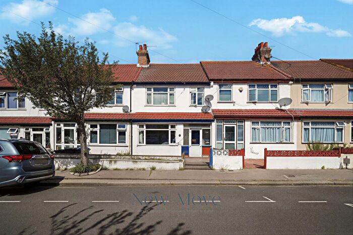 3 Bedroom Terraced House For Sale In Curzon Road, Thornton Heath, CR7