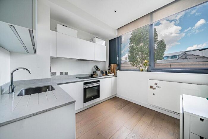 1 Bedroom Flat For Sale In Highgate Hill, Archway, London, N19