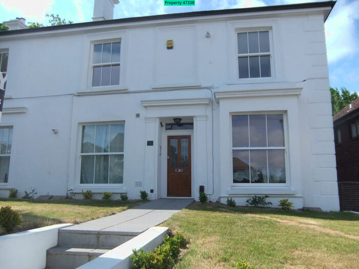 2 Bedroom Apartment To Rent In Flat, Woodlands Road, Redhill, RH1