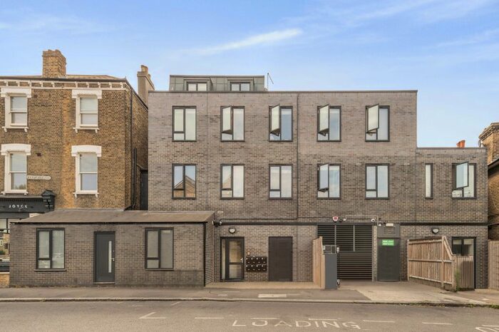 2 Bedroom Flat To Rent In St. Cyprians Court, Braxfield Road, London, SE4