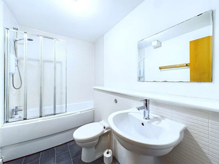 1 Bedroom Flat To Rent In Salamander Court, The Shore, Edinburgh, EH6