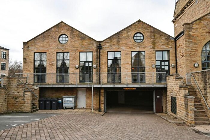 2 Bedroom Apartment To Rent In Meadow Road, Apperley Bridge, BD10