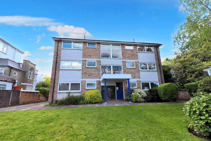 1 Bedroom Flat To Rent In Crescent Road, Kingston Upon Thames, Surrey, KT2