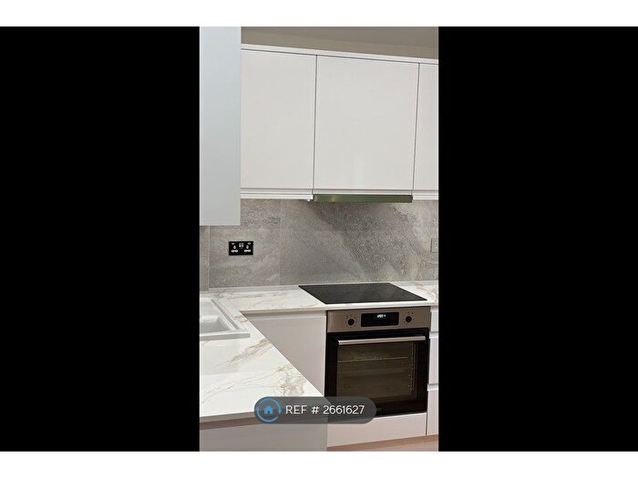 5 Bedroom Flat To Rent In North Street, London, SW4