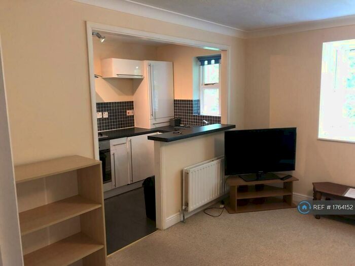 1 Bedroom Flat To Rent In Horndean Road, Bracknell, RG12