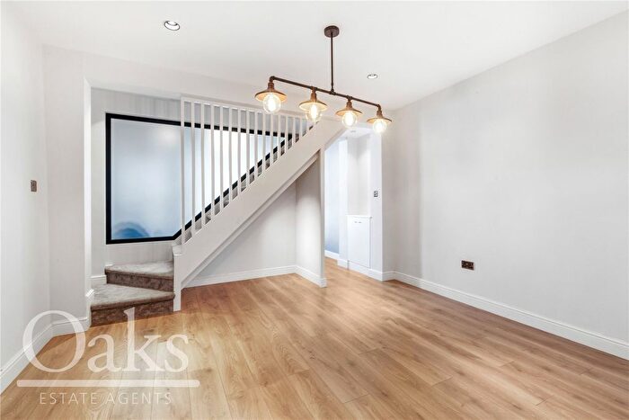 3 Bedroom Semi-Detached House To Rent In Harrisons Rise, Croydon, CR0