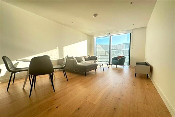 1 Bedroom Flat To Rent In Hampton Tower, Marsh Wall, Canary Wharf, London, E14