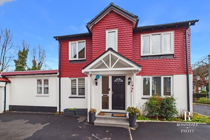 4 Bedroom Detached House For Sale In Claydon Drive, Beddington, CR0