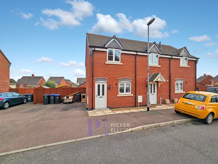 2 Bedroom Flat To Rent In Copinsay Close, Hinckley, LE10