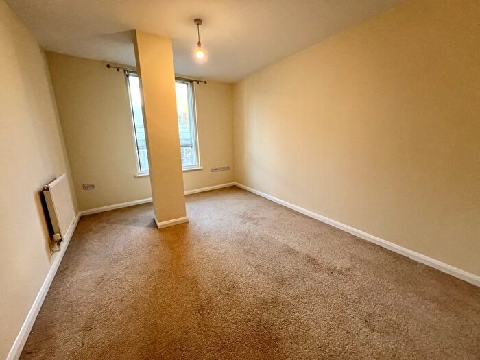 1 Bedroom Flat To Rent In Guildhall Square, Carmarthen, SA31