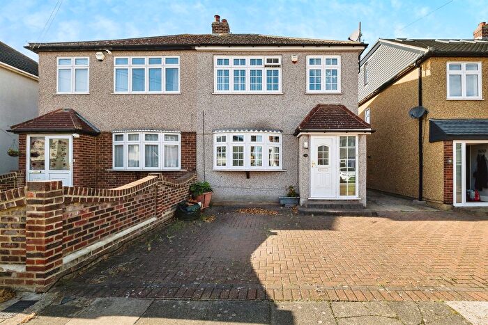 3 Bedroom Semi Detached House For Sale In Lakeside, Rainham, RM13