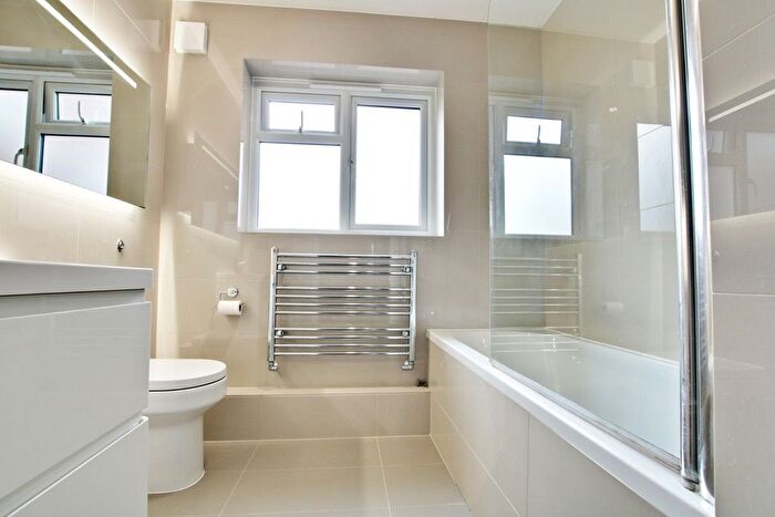 2 Bedroom Flat To Rent In Copers Cope Road, Beckenham, BR3