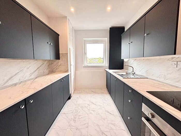3 Bedroom Flat To Rent In Lochlea Road, Glasgow, G43