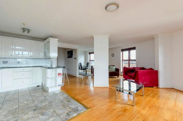 3 Bedroom Flat To Rent In Tavistock Tower, Russel Place, Rotherhithe, London, SE16