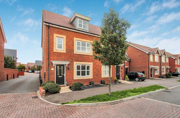 3 Bedroom Semi-Detached House To Rent In Nightingale Avenue, Worthing, BN12