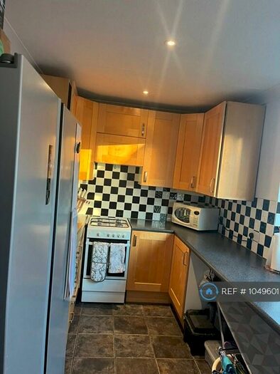 2 Bedroom Flat To Rent In York Road, Rayleigh, SS6