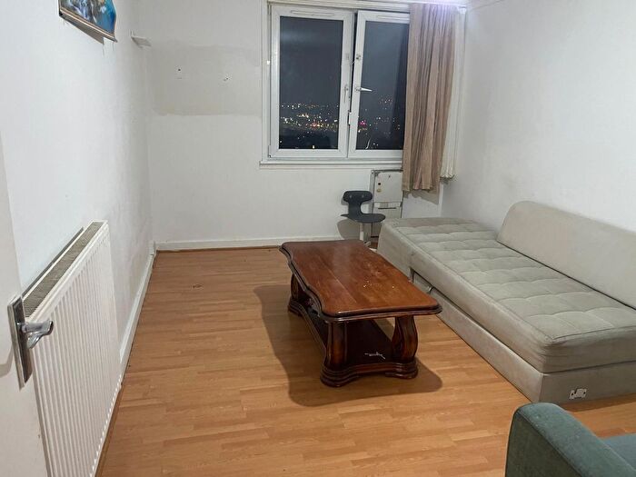 2 Bedroom Flat To Rent In Scott House, Woolmer Road, Edmonton, N18