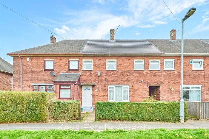 3 Bedroom Town House For Sale In Dividy Road, Bentilee, Stoke-On-Trent, ST2