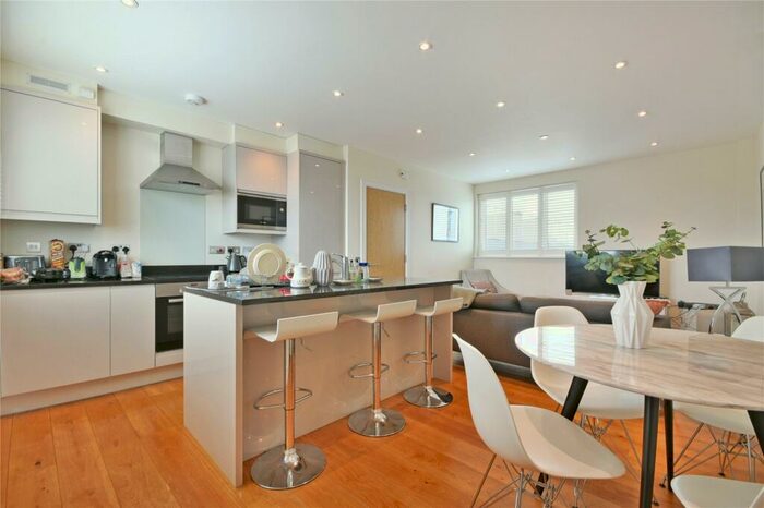 2 Bedroom Flat To Rent In High Road, Dollis Hill, NW10