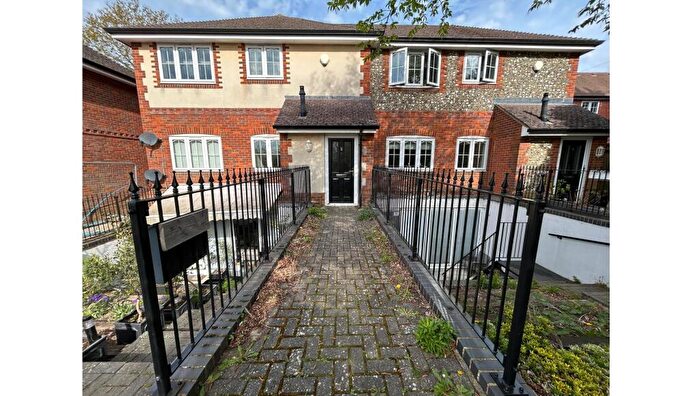2 Bedroom Flat For Sale In Paddock Gate (known As Paddock Gate) And Parking Space, North Street, Windsor, Berkshire, SL4