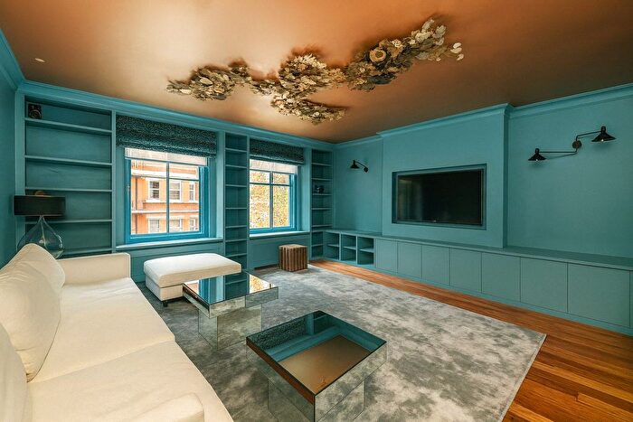 3 Bedroom Flat To Rent In Old Brompton Road, Earls Court, London, SW5