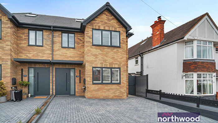 4 Bedroom Detached House To Rent In Courthouse Road, Maidenhead, SL6