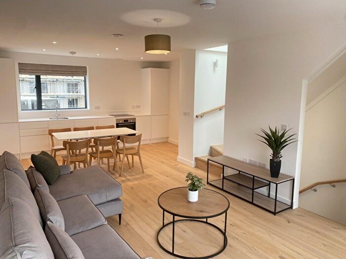 3 Bedroom Town House To Rent In Solar Avenue, Citu, Leeds, LS9