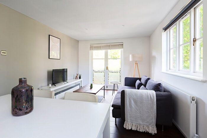 2 Bedroom Flat To Rent In Brompton Park Crescent, London, SW6