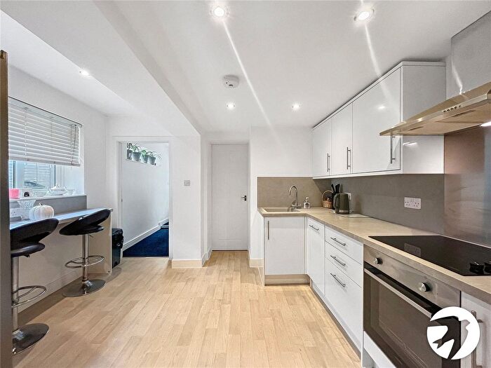 1 Bedroom Maisonette For Sale In Chalkwell Road, Sittingbourne, Kent, ME10