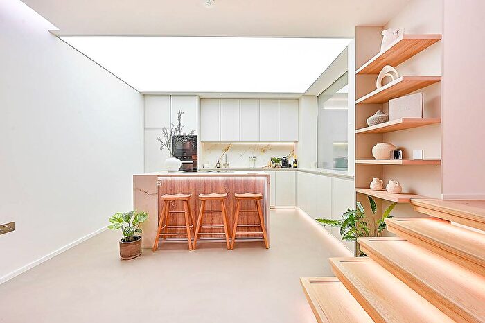 2 Bedroom Flat For Sale In Barrel Yard, Hammersmith, London, W6