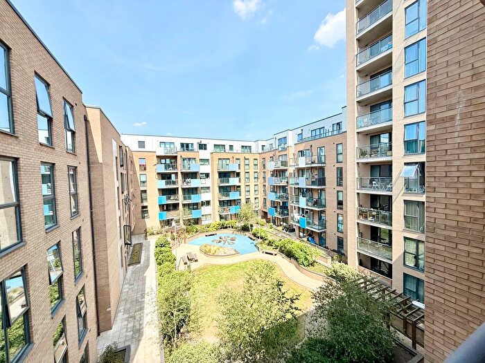 2 Bedroom Flat To Rent In Larkwood Avenue, London, SE10
