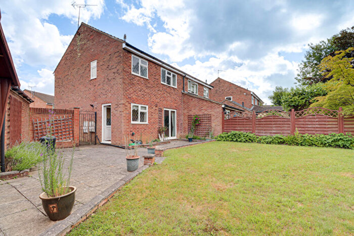 3 Bedroom Semi-Detached House For Sale In Burnsall Place, Harpenden, AL5