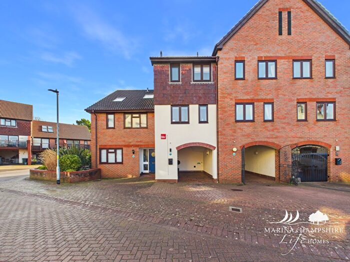 3 Bedroom Town House For Sale In Carne Place, Port Solent, PO6