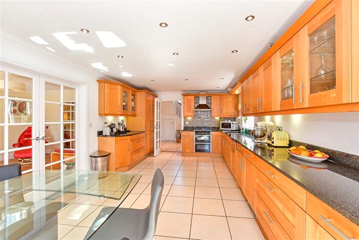 4 Bedroom Detached House For Sale In The Chantry, Headcorn, Ashford, Kent, TN27