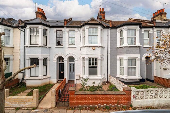 4 Bedroom House For Sale In Hydethorpe Road, Balham, SW12