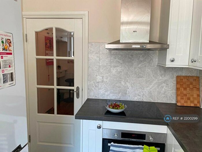 2 Bedroom Flat To Rent In Wedgwood House, London, SE11