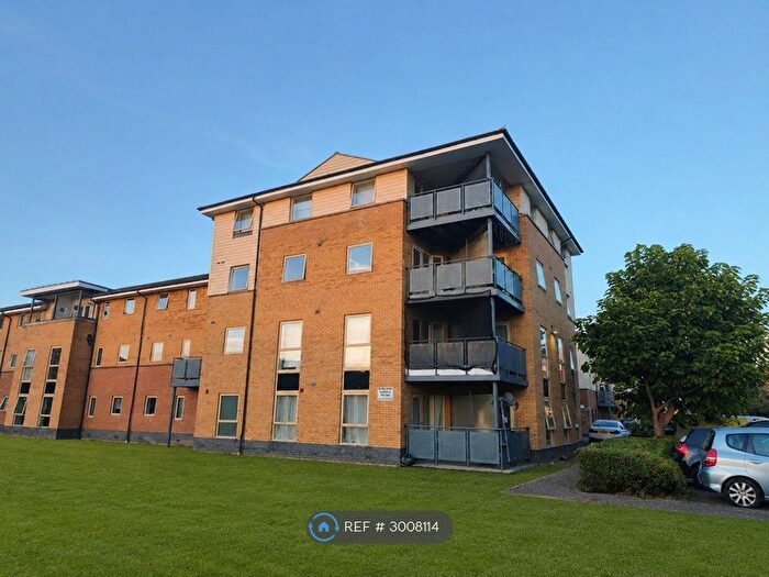 2 Bedroom Flat To Rent In Orton Grove, Enfield, EN1