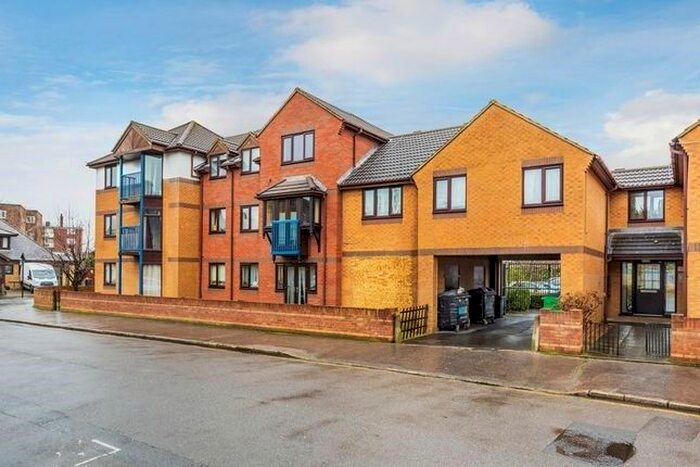 1 Bedroom Flat To Rent In Leslie Park Road, Croydon, CR0