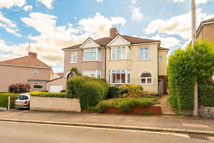 2 Bedroom Flat For Sale In Westleigh Park, Bristol, BS14