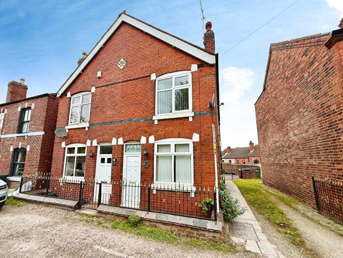 2 Bedroom Semi-Detached House For Sale In Vicarage Road, Woodville, DE11