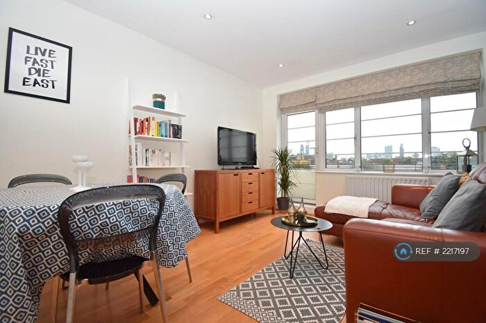 2 Bedroom Flat To Rent In Osier Court, London, E1